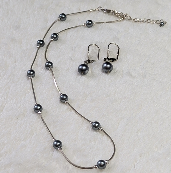 Jewelry - Vintage 80's Silvertone and Faux Grey Pearl Choker Necklace and Earring Set